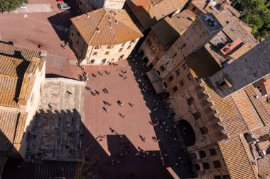 San Gimignano şehir merkezinde Torre Grosso, İtalya 'dan geniş panoramik manzara