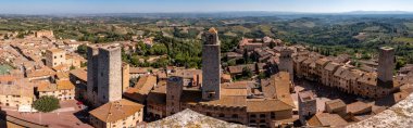 Merkezi San Gimignano, Torri dei Salvucci ve Torre Rognosa üzerinde geniş panoramik manzara, Torre Grosso, İtalya
