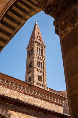 İtalya Floransa 'da Santa Maria Novella Bazilikasının çan kulesi