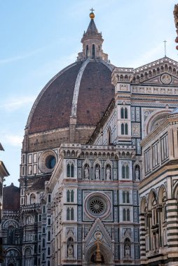 Rönesans Katedrali 'nin Neo-gotik cephesi Santa Maria del Fiore Floransa, İtalya