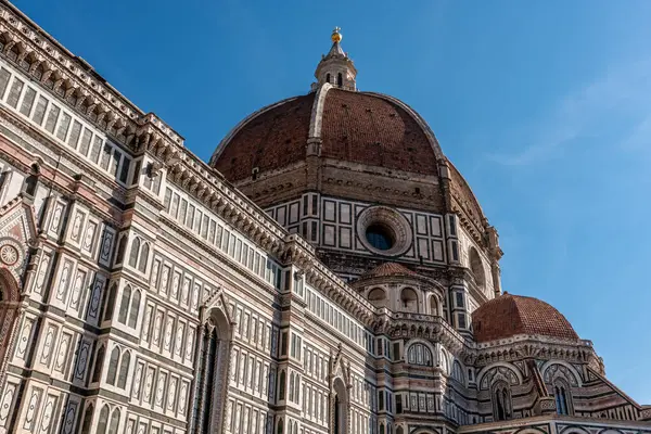 Rönesans Katedrali 'nin Neo-gotik cephesi Santa Maria del Fiore Floransa, İtalya
