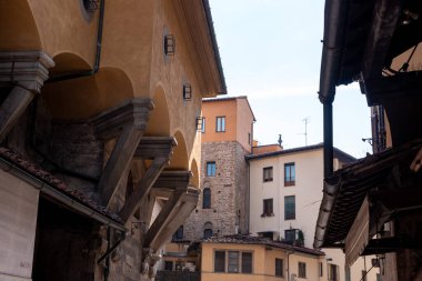 İtalya 'nın Floransa şehrinde ortaçağdan kalma ünlü Ponte Vecchio