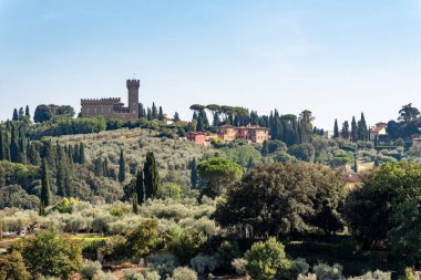 Floransa, İtalya 'daki Boboli bahçelerinin yakınlarındaki evleri ve manzaraları.