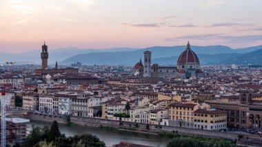 Floransa şehir merkezinde gün batımında, ünlü Piazzale Michelangelo, İtalya 'da görüldü.