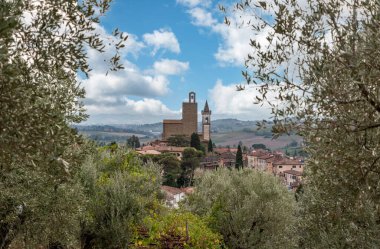 Vinci, Toskana 'daki Kutsal Haç Kilisesi. Dahi Leonardo da Vinci' nin vaftiz kilisesi.