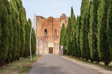 İtalya 'nın Toskana kentindeki San Galgano Ortaçağ Kilise Manastırı' nın Yıkıntısı