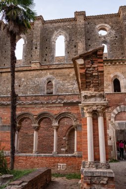 İtalya 'nın Toskana kentindeki San Galgano Ortaçağ Kilise Manastırı' nın Yıkıntısı