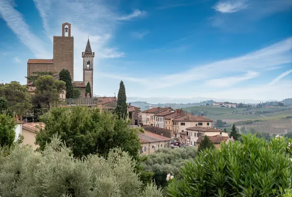 Vinci, Toskana 'daki Kutsal Haç Kilisesi. Dahi Leonardo da Vinci' nin vaftiz kilisesi.