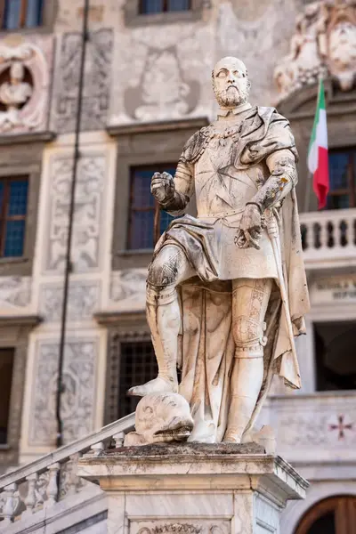 Pisa, İtalya 'nın merkezindeki Palazzo della Carovana' nın zengin görünüşü