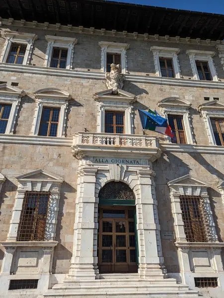 Palazzo alla Giornata İtalya, Pisa 'daki Arno nehrinde.