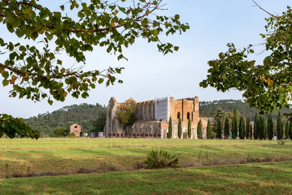 İtalya 'nın Toskana kentindeki San Galgano Ortaçağ Kilise Manastırı' nın Yıkıntısı