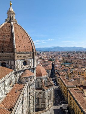 İtalya, Floransa 'daki Santa Maria del Fiore katedralinin dev katedrali ve kubbesi