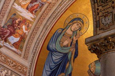 PISA, İtalya - 17 Eylül 2023 Pisa 'daki ünlü katedralin içinde