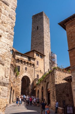 SAN GiMIGNANO, İtalya - 20 Eylül 2023 - Torre dei Becci, San Gimignano, İtalya şehir merkezinde