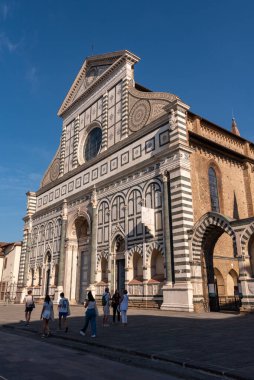 FLORENCE, İTALYA - 21 Eylül 2023 - Rönesans Kilisesi Cephesi Santa Maria Novella Floransa, İtalya