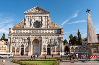 FLORENCE, İTALYA - 21 Eylül 2023 - Rönesans Kilisesi Cephesi Santa Maria Novella Floransa, İtalya