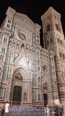 FLORENCE, İTALYA - 21 Eylül 2023 - Ünlü Floransa katedrali gece aydınlandı, İtalya