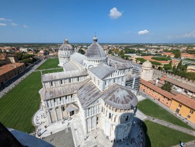 PISA, İtalya - 10 Eylül 2023 - Pisa Katedrali ve Vaftizhanesi, İtalya
