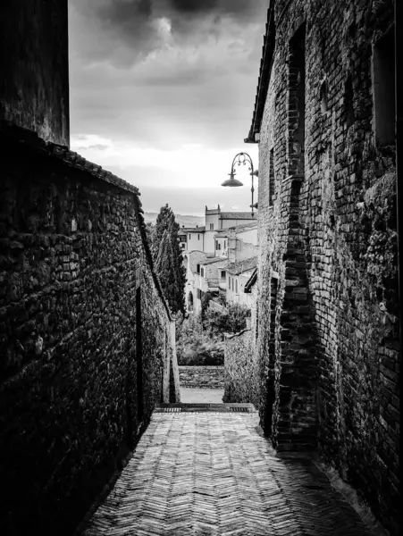 Eski Toskana şehri Certaldo Alto, İtalya 'da günbatımı