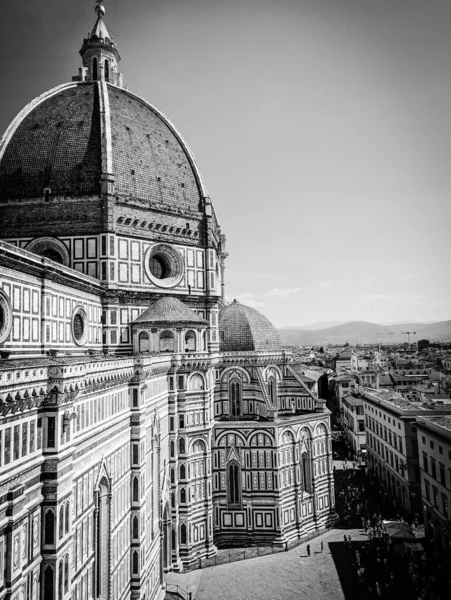 İtalya, Floransa 'daki Santa Maria del Fiore katedralinin dev katedrali ve kubbesi