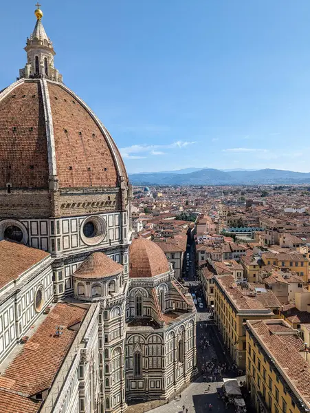 İtalya, Floransa 'daki Santa Maria del Fiore katedralinin dev katedrali ve kubbesi