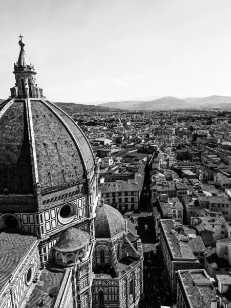 İtalya, Floransa 'daki Santa Maria del Fiore katedralinin dev katedrali ve kubbesi