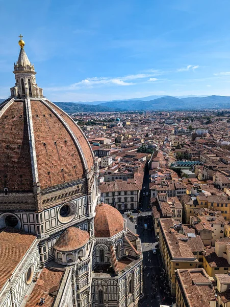 İtalya, Floransa 'daki Santa Maria del Fiore katedralinin dev katedrali ve kubbesi