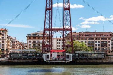 Bilbao yakınlarındaki Portekiz 'deki ünlü Vizcaya köprüsünün direği, Bask ülkesinin otonom bölgesinde yer alan Alberto Palacio tarafından tasarlanan UNESCO dünya mirası ışınlama köprüsü.