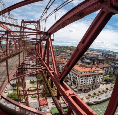 Portekiz 'deki UNESCO dünya mirası Vizcaya köprüsünün tepesindeki muhteşem çelik mimarisi, Bask ülkesinin özerk bölgesi İspanya Alberto Palacio tarafından tasarlandı.