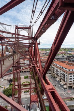 Portekiz 'deki UNESCO dünya mirası Vizcaya köprüsünün tepesindeki muhteşem çelik mimarisi, Bask ülkesinin özerk bölgesi İspanya Alberto Palacio tarafından tasarlandı.