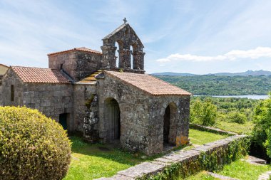 İspanya 'nın güneyindeki Galiçya' da bulunan Visigoth Krallığı sırasında inşa edilen erken dönem gotik kilise Santa Comba, İspanya ulusal anıtı ilan edildi.