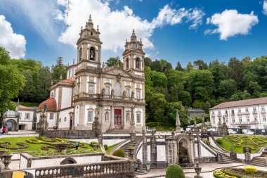 Ünlü barok bazilikası Bom Jesus do Monte in Braga, Portekiz, UNESCO dünya mirası bölgesi olarak listelenmiştir.