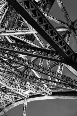 Portekiz 'in Porto şehrindeki Ponte Luis Köprüsü' nün mimari ayrıntıları.