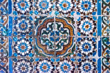 Portekiz 'in Coimbra katedralindeki resimli eski alicatado seramik fayanslar