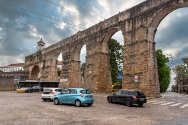 Portekiz, Coimbra 'daki Rua Infantaria' da antik su kemeri.