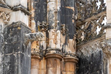 Ortaçağ Santa Maria da Vitoria manastırı ve Batalha 'daki tamamlanmamış şapel, Portekiz' in gotik başyapıtı,