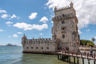 Lisboa 'da ünlü Torre de Belem, ikonik manueline gotik mimarisi, Portekiz