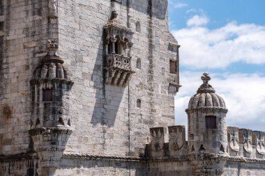 Lisboa 'daki ünlü Torre de Belem' in ön yüzü, ikonik gotik mimari, Portekiz