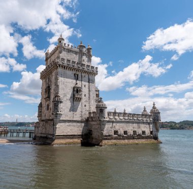 Lisboa 'da ünlü Torre de Belem, ikonik manueline gotik mimarisi, Portekiz