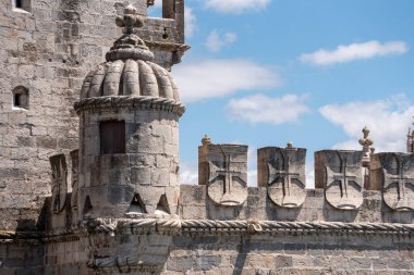 Lisboa 'daki ünlü Torre de Belem' in ön yüzü, ikonik gotik mimari, Portekiz