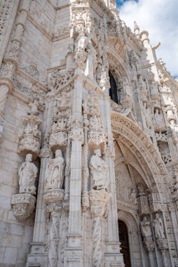 Portekiz 'in Lizbon kentindeki Belem' deki Jeronimos Manastırı Kilisesi 'nin bir kılavuz mimari başyapıtı.