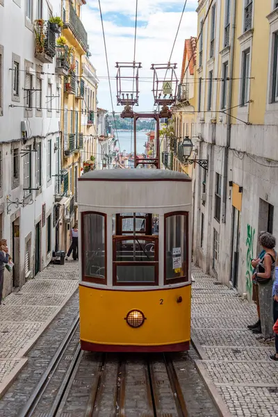 İkonik tarihi Ascensor da Bica eski Lizbon, Portekiz, Tajo nehri