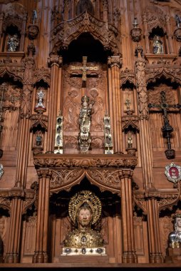 Santiago de Compostela, İspanya - Mai 21, 2024 Santiago de Compostela katedrali müzesindeki güzel ahşap sunak