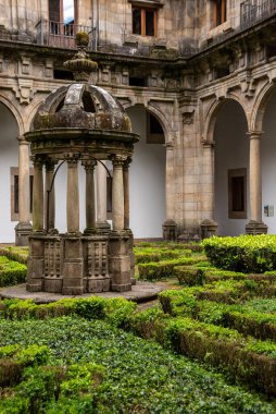 Santiago de Compostela, İspanya - Mai 21, 2024 - İspanya 'nın Santiago de Compostela kentindeki ünlü tarihi Hostal dos Reis Catolicos Manastırı