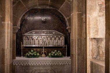 Santiago de Compostela, İspanya - Mai 21, 2024 - İspanya 'daki Santiago de Compostela Katedrali' nde Aziz Yaşlı James 'in gümüş lahiti
