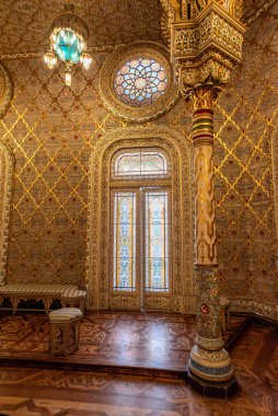 Porto, Portekiz - Mai 28, 2024 - Portekiz 'in eski Borsa Sarayı' ndaki Iconic Arabesque Salonu