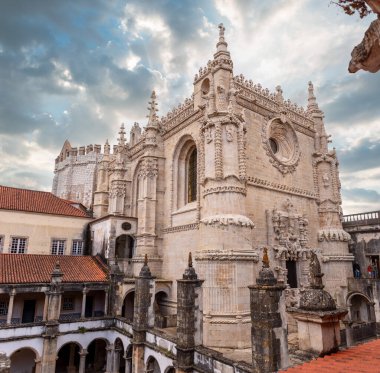 Tomar, Portekiz - 2 Haziran 2024 - Portekiz 'in Tomar şehrinde eski templar emirleriyle Orta Çağ Manastırı veya Claustro da Hospedaria