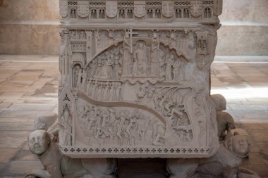 Alcobaca, Portekiz - 2 Haziran 2024 - Alcobaca Manastırı 'ndaki Ines de Castro' nun Picturesque mezarı