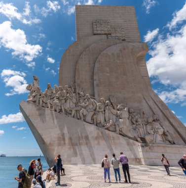 Lisboa, Portekiz - 3 Haziran 2024 - Lizbon, Portekiz 'deki ünlü Portekiz Keşifler Anıtı, Padrao dos Descobrimentos