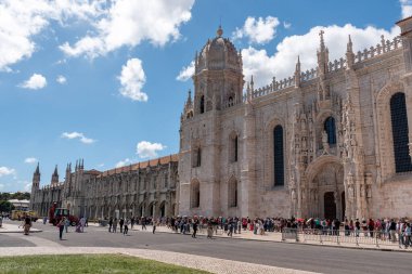 Lisboa, Portekiz - 3 Haziran 2024 - Portekiz 'in Lizbon kentindeki Belem' deki Jeronimos Manastırı Kilisesi, bir manueline mimari başyapıtı